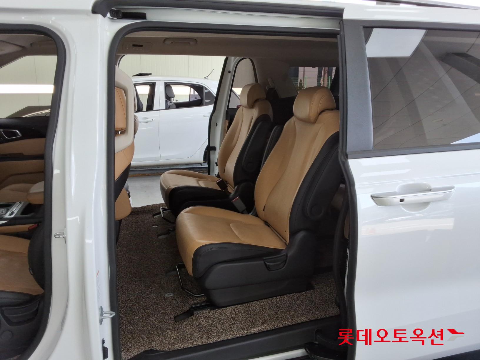 2022 - kia carnival