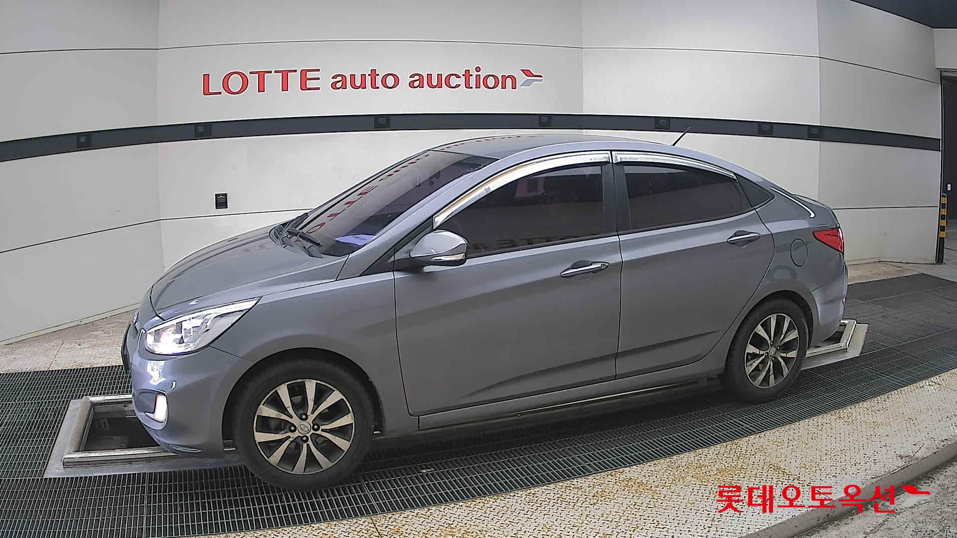 2015 - hyundai accent