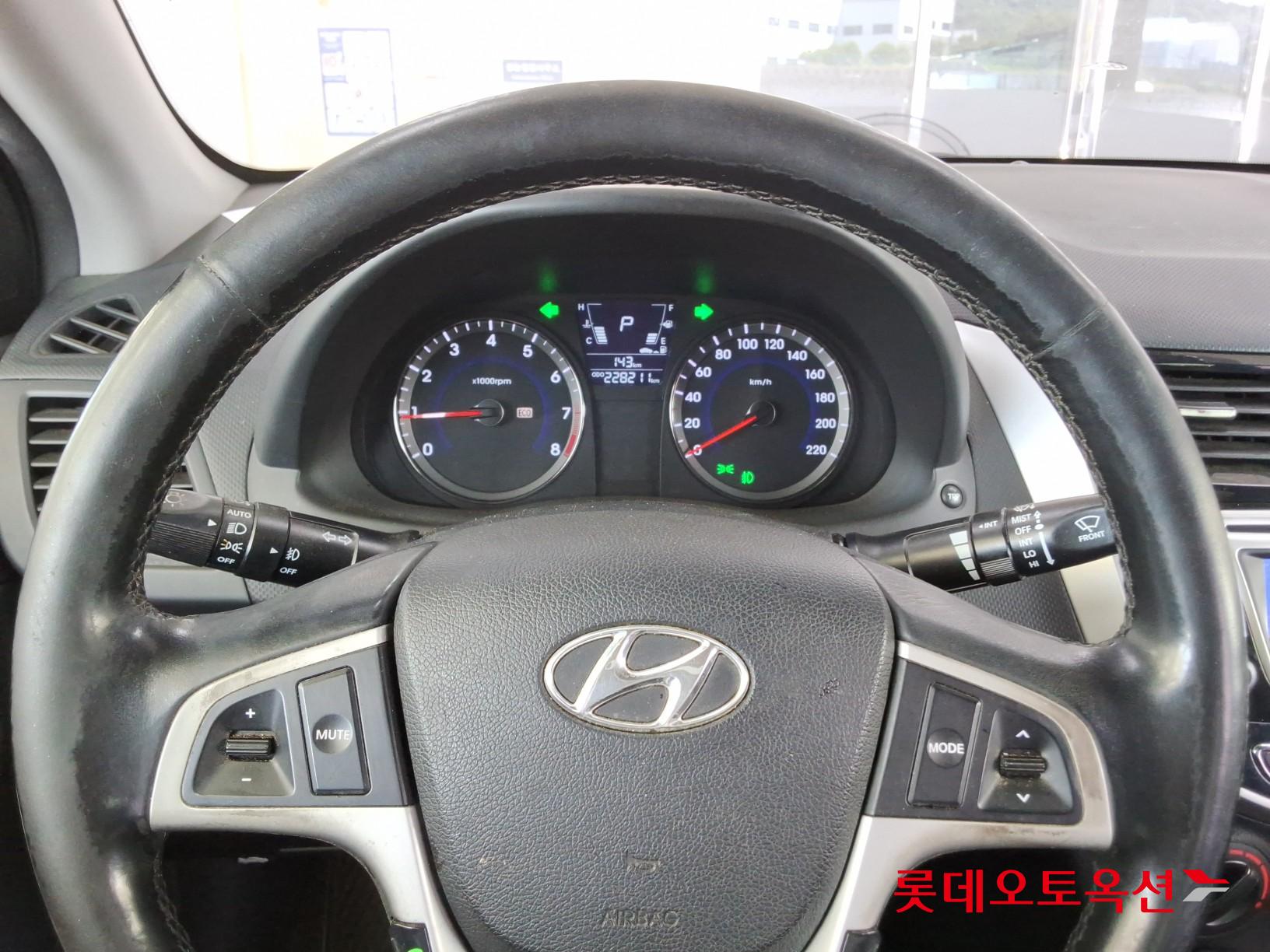 2015 - hyundai accent