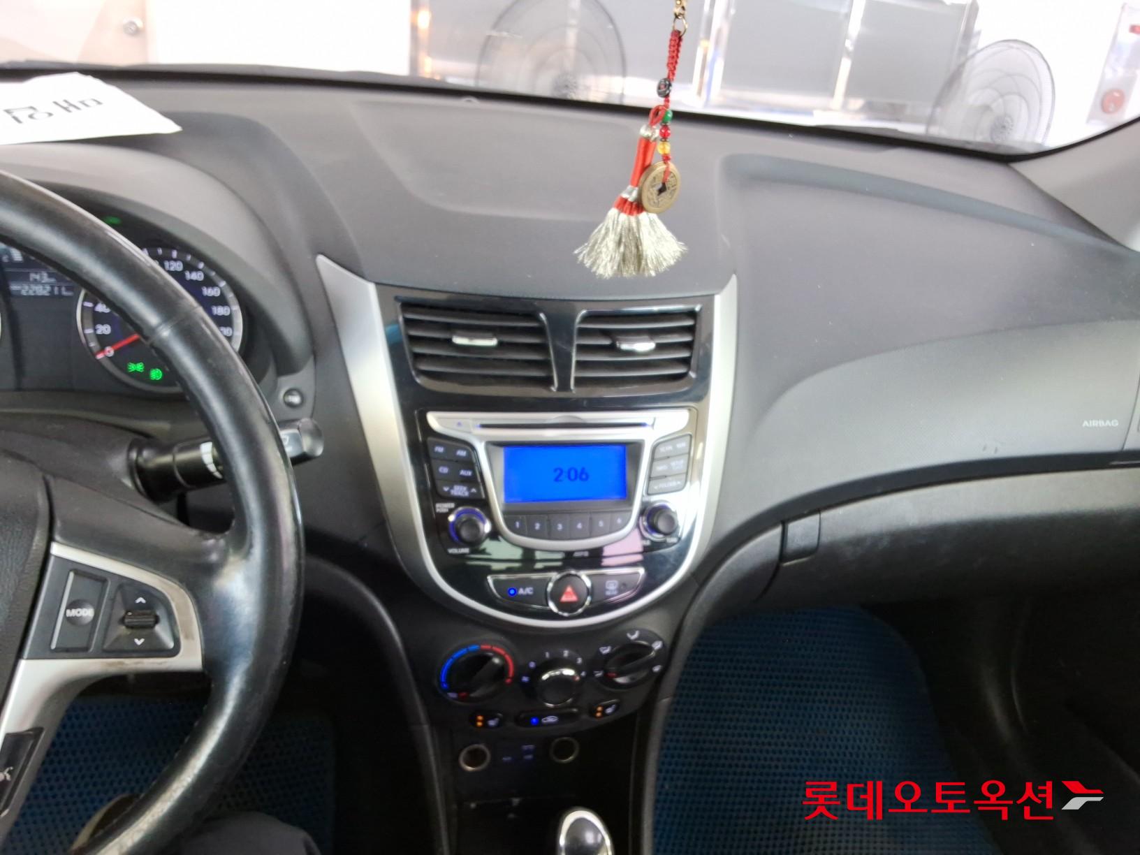 2015 - hyundai accent