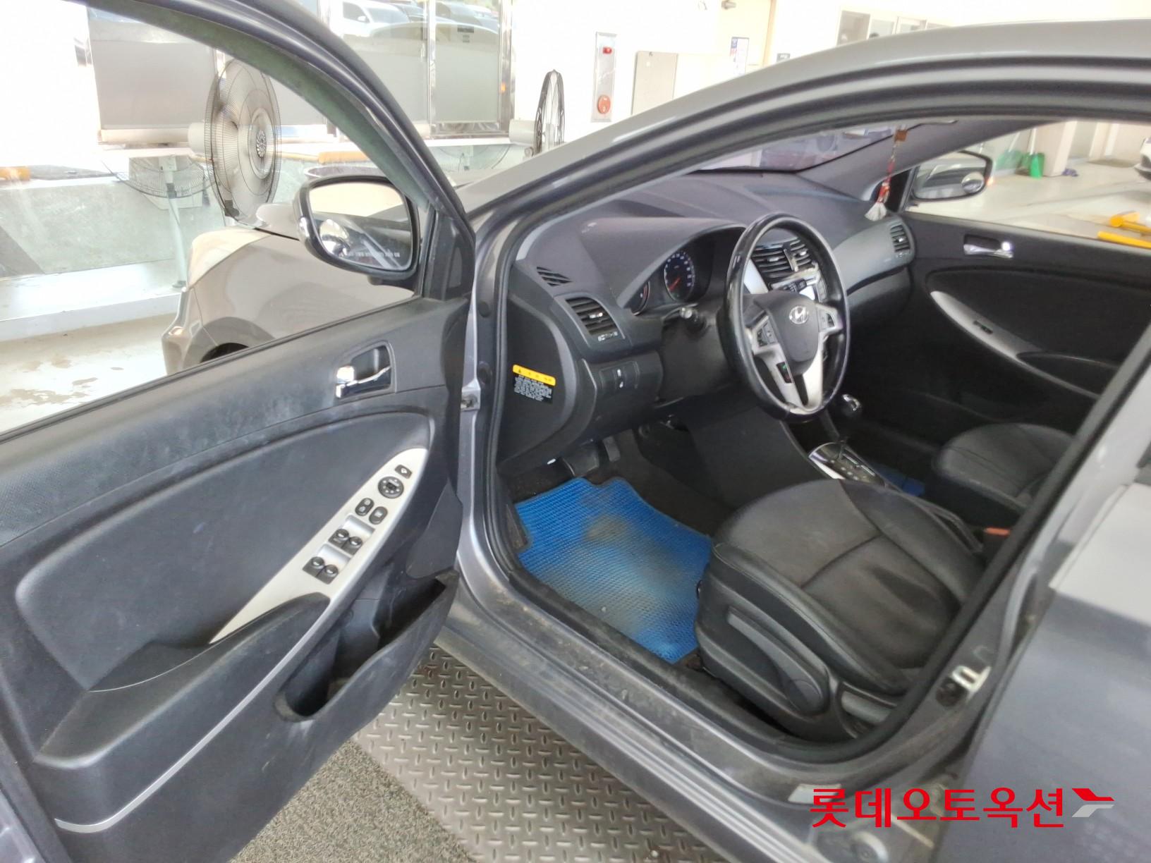 2015 - hyundai accent