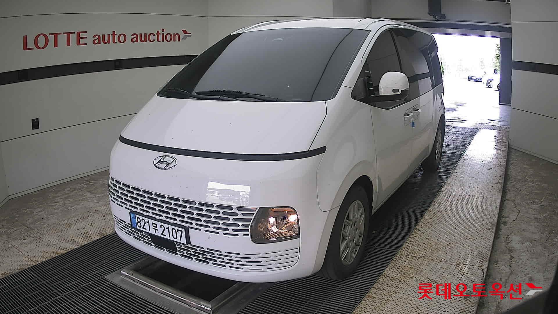 2023 - hyundai staria
