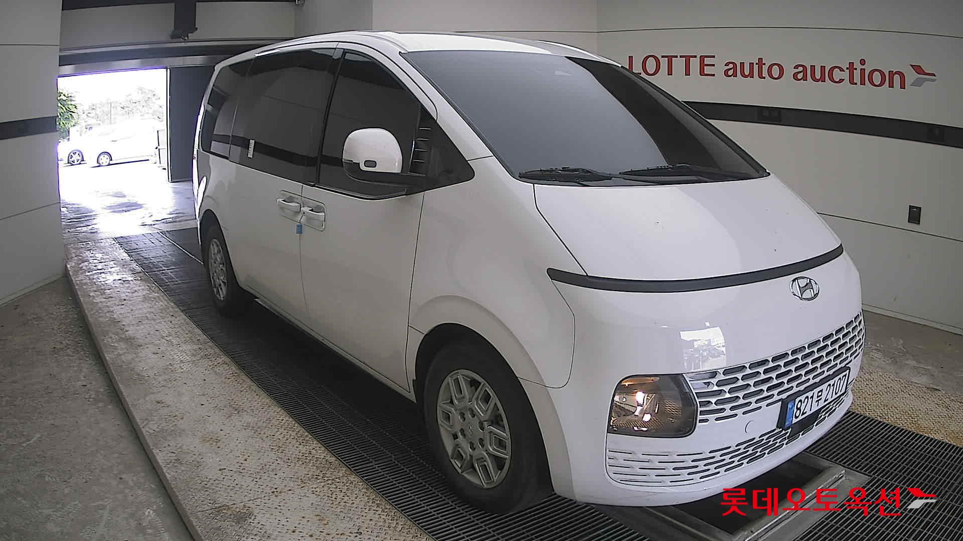 2023 - hyundai staria
