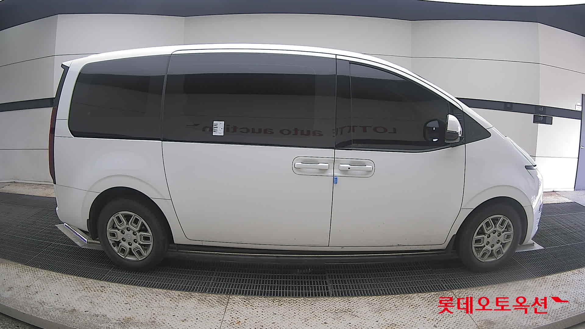 2023 - hyundai staria