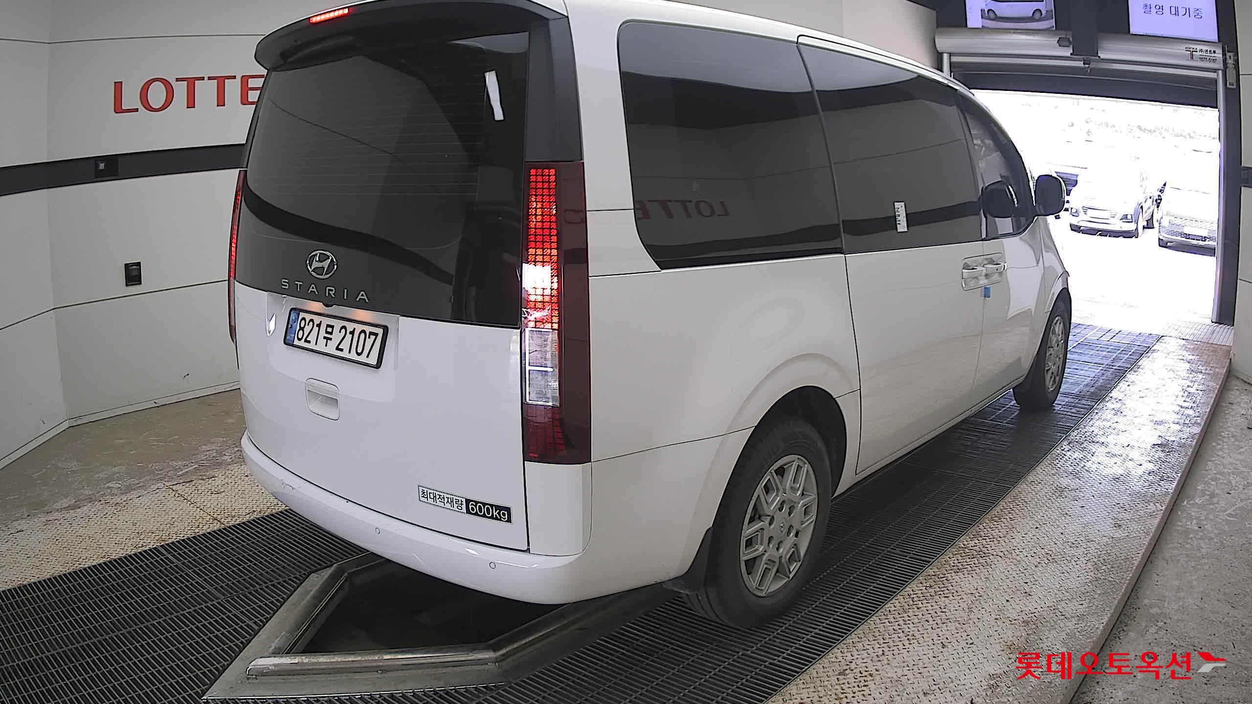 2023 - hyundai staria