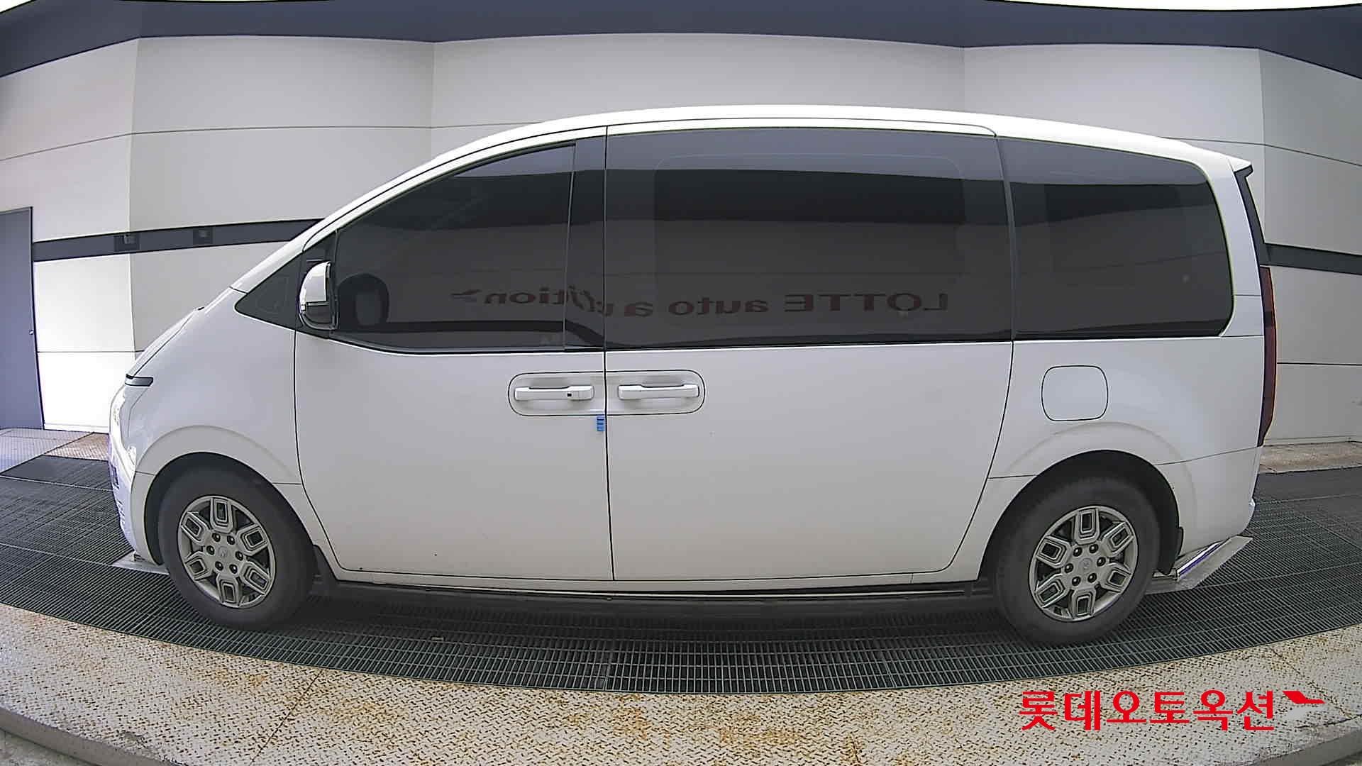 2023 - hyundai staria