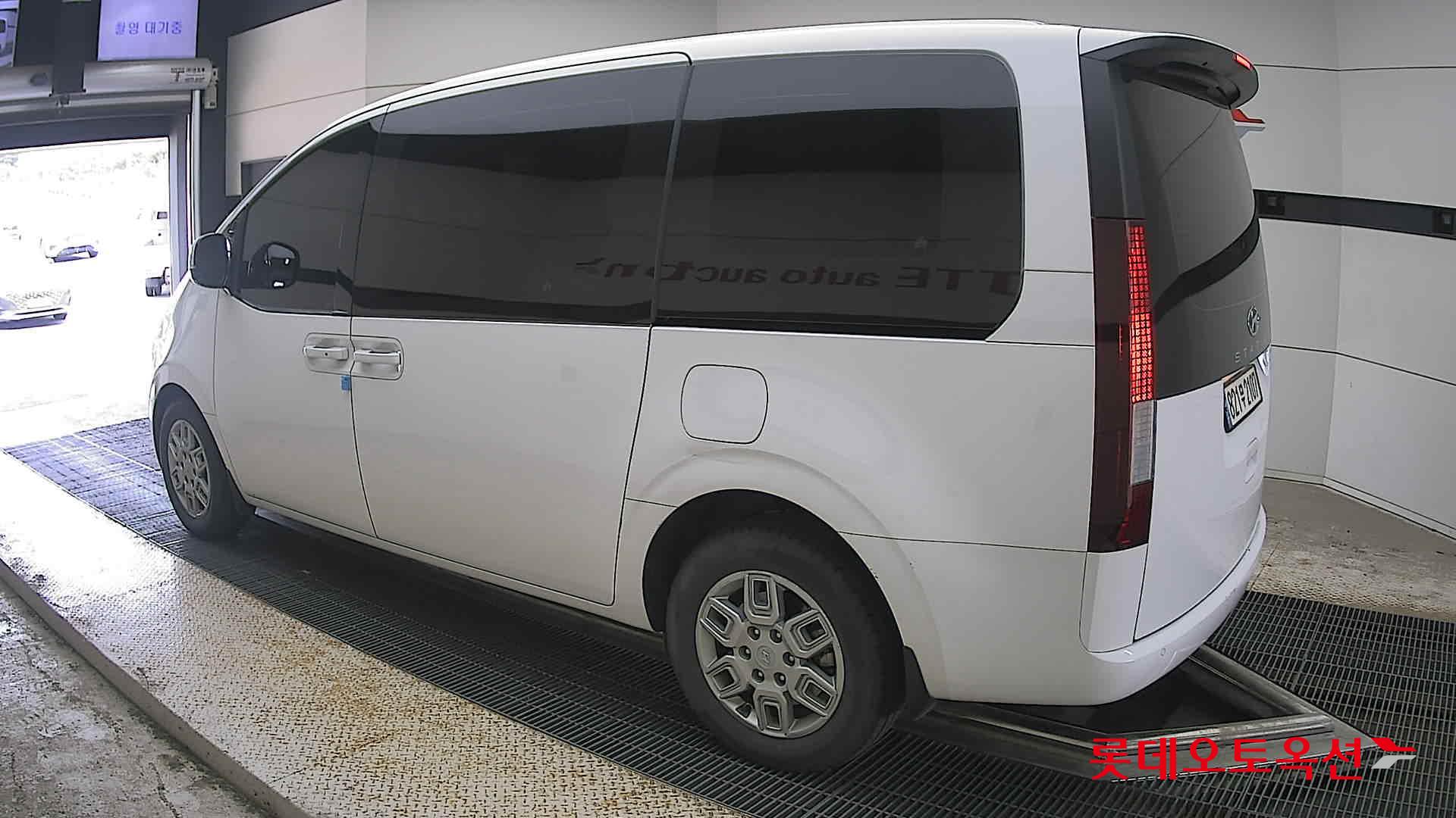 2023 - hyundai staria