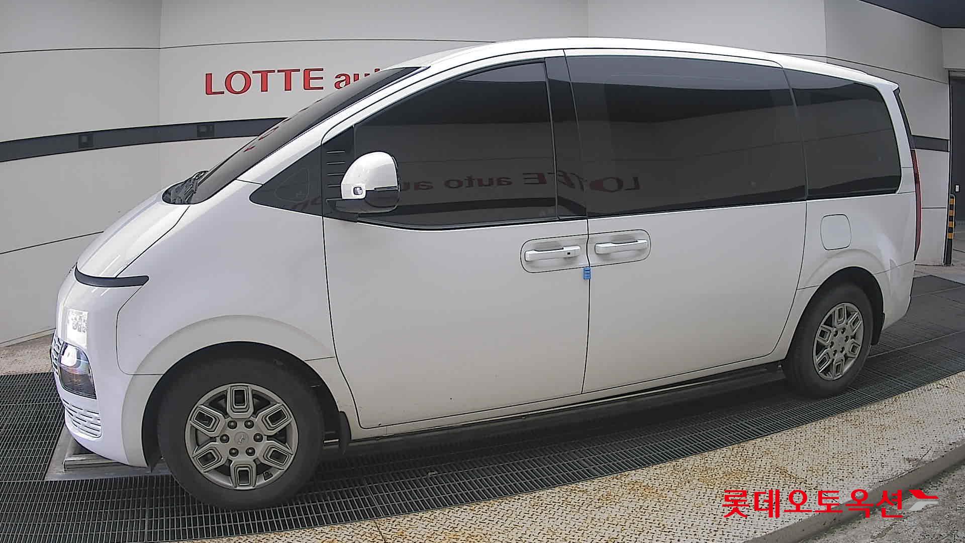 2023 - hyundai staria