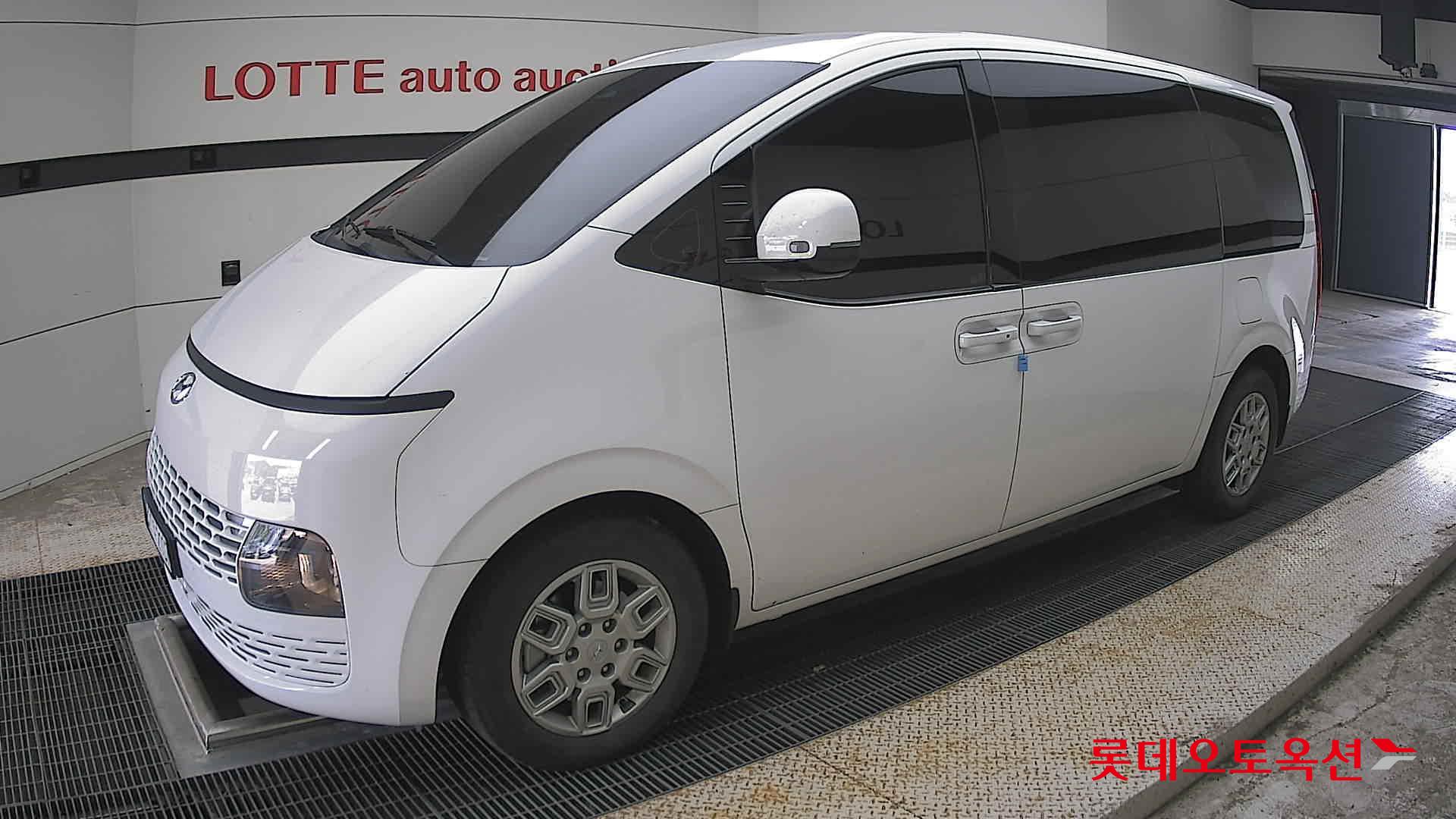 2023 - hyundai staria