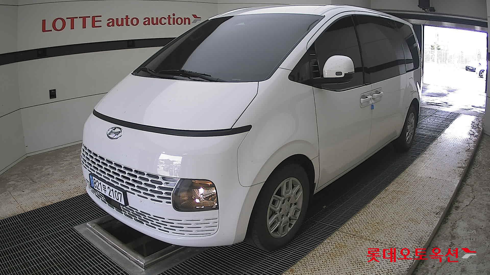 2023 - hyundai staria