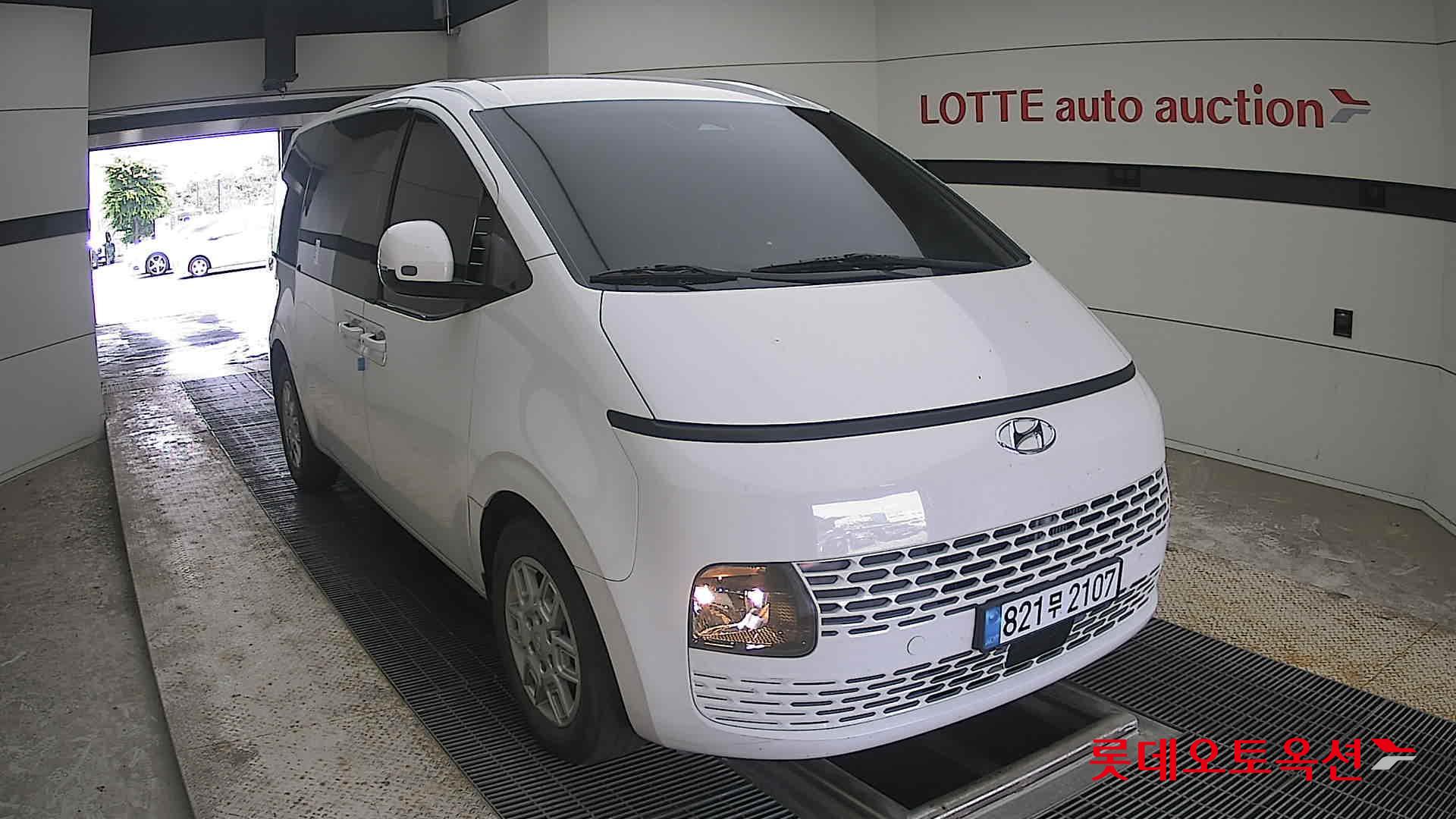 2023 - hyundai staria