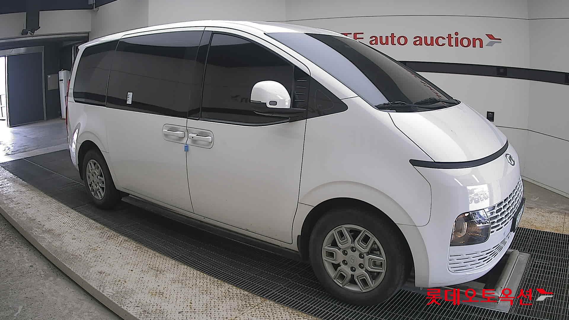 2023 - hyundai staria