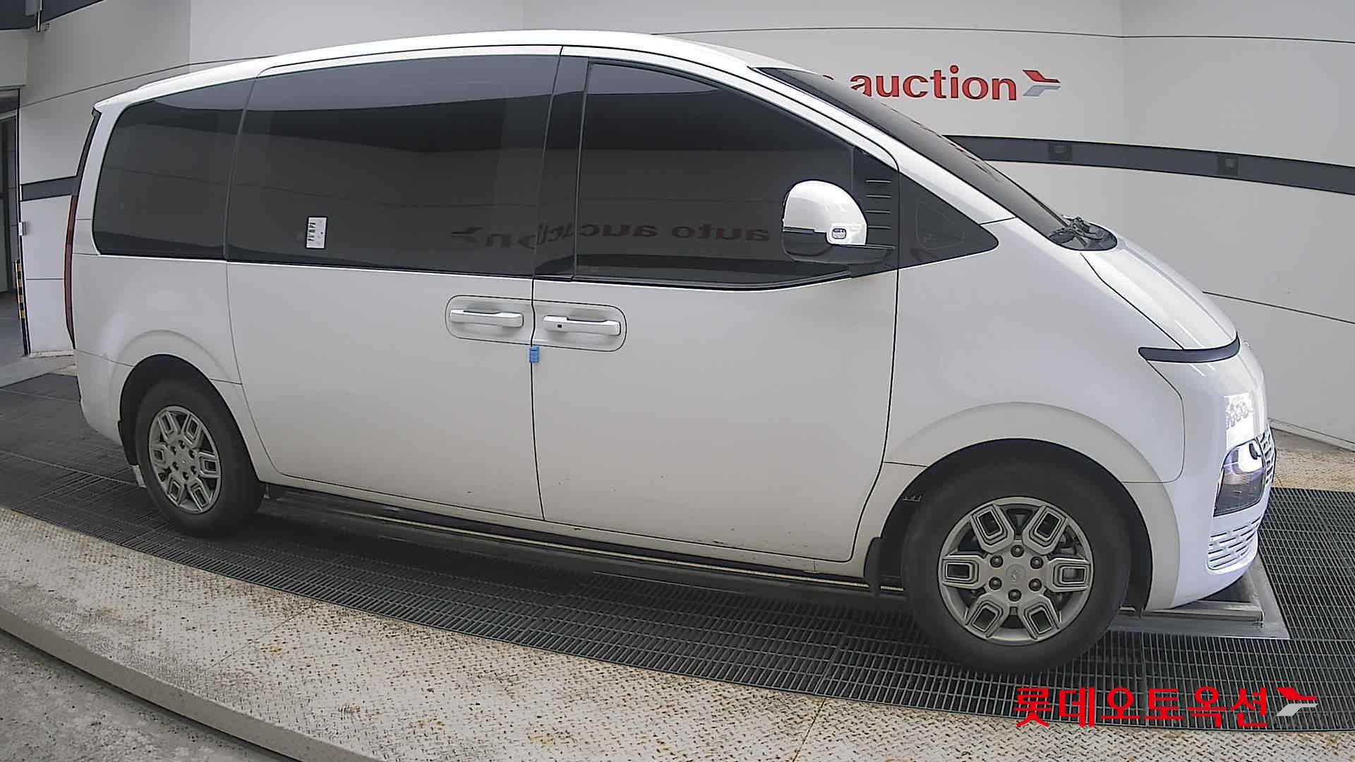 2023 - hyundai staria