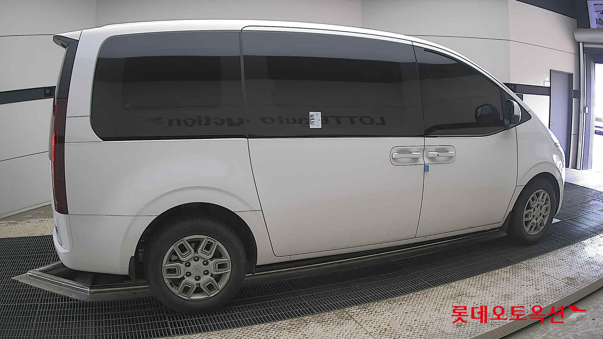 2023 - hyundai staria