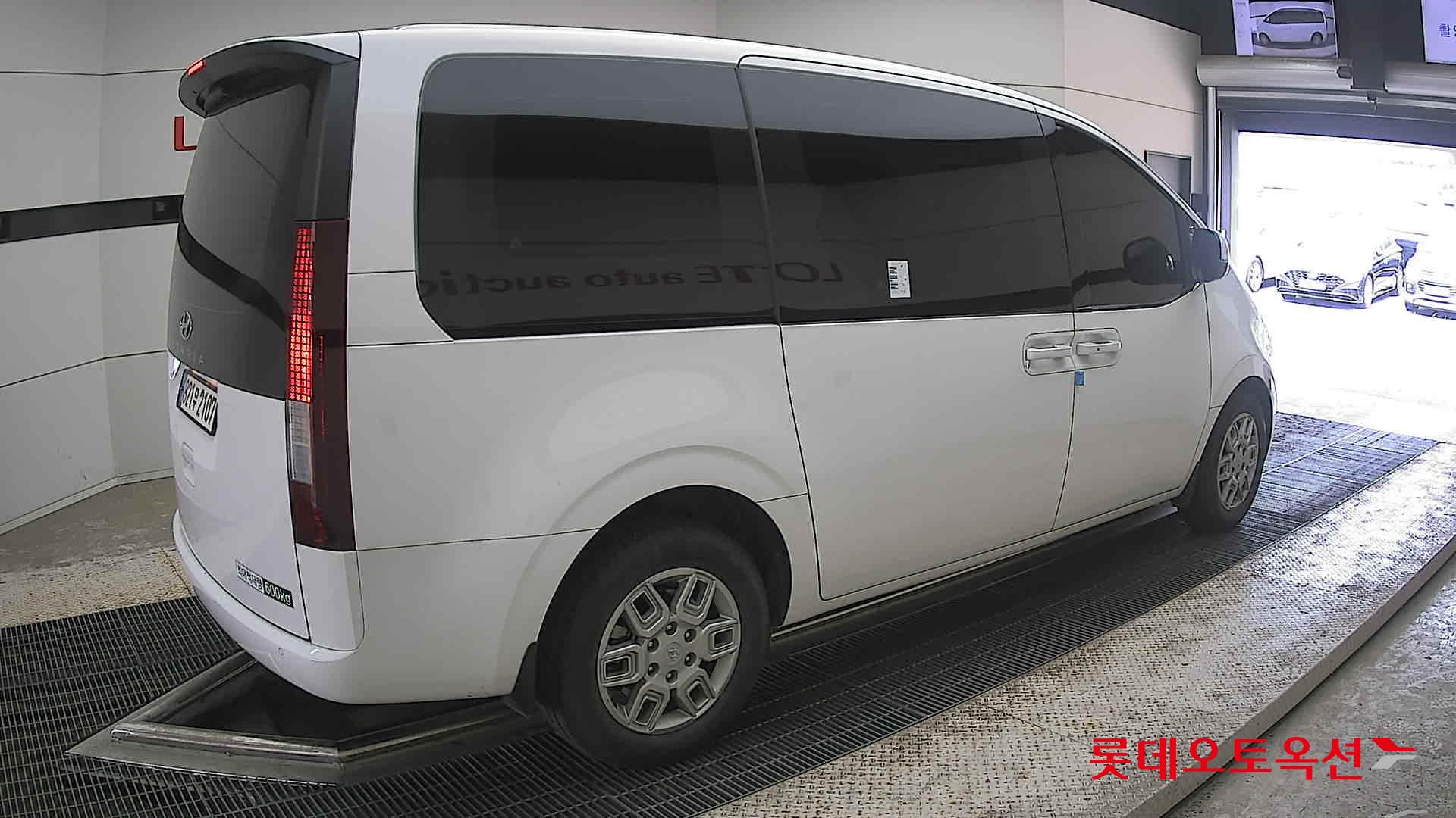 2023 - hyundai staria
