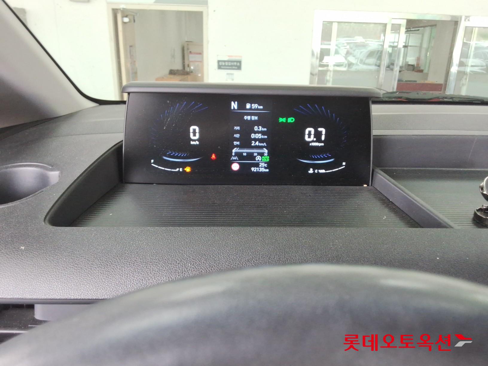 2023 - hyundai staria