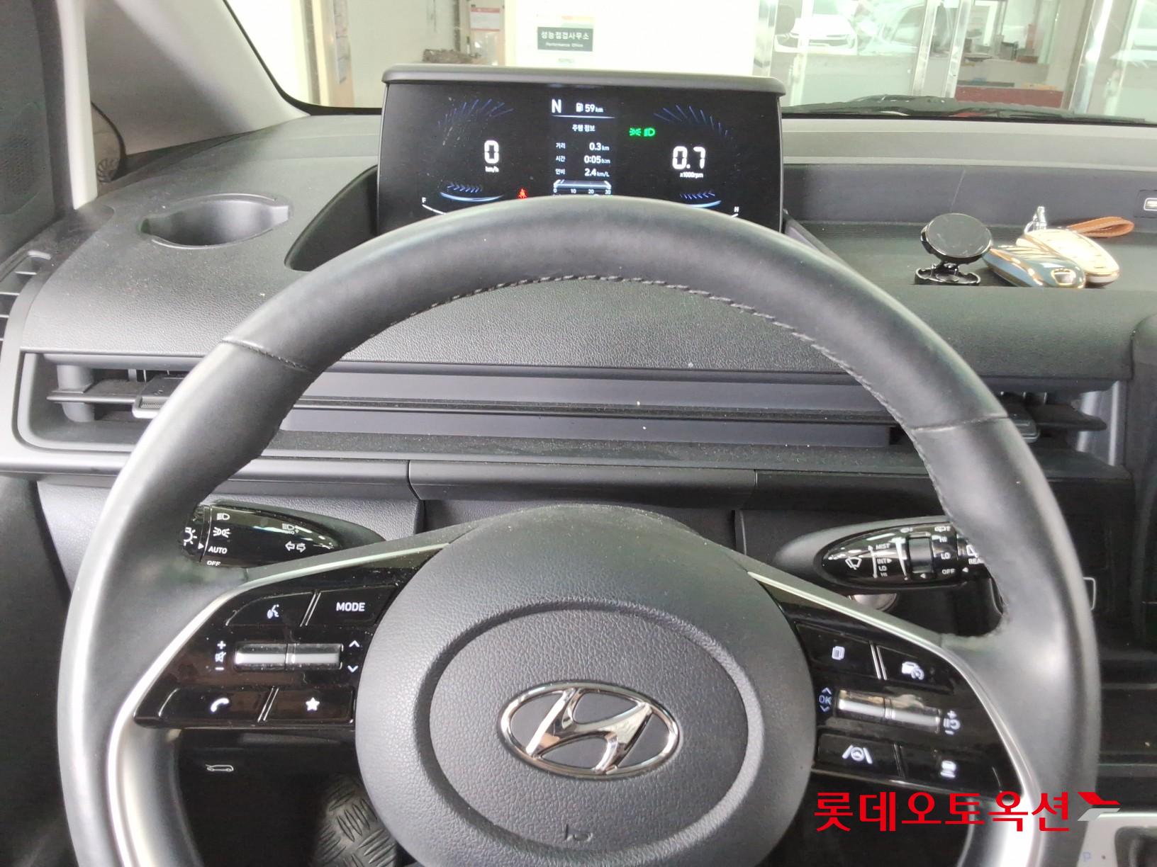 2023 - hyundai staria