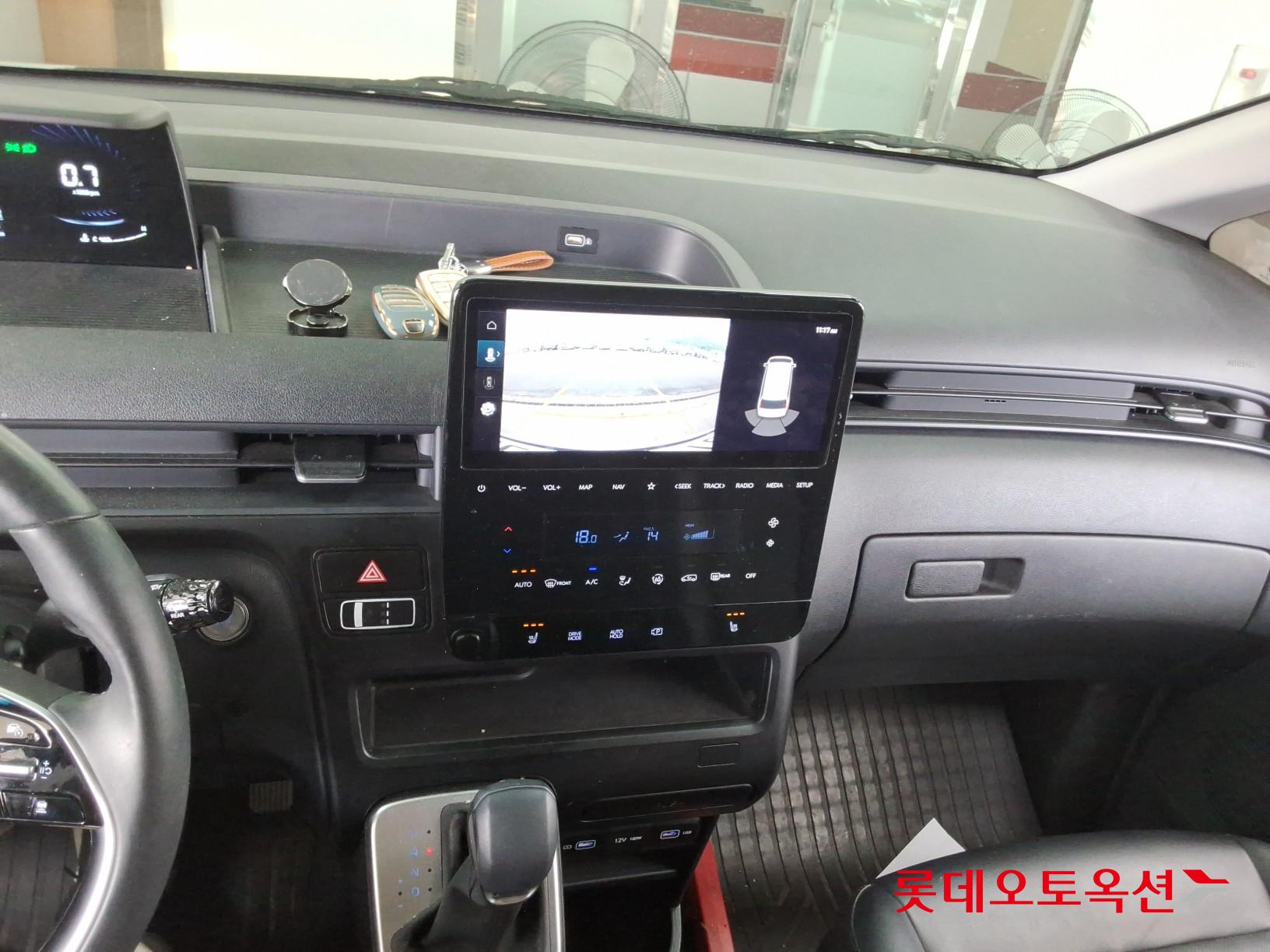 2023 - hyundai staria