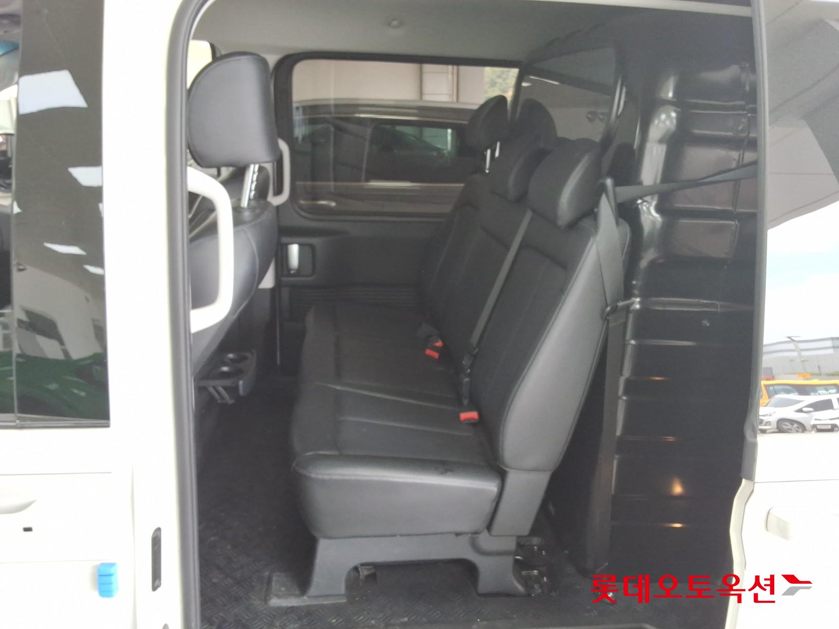 2023 - hyundai staria