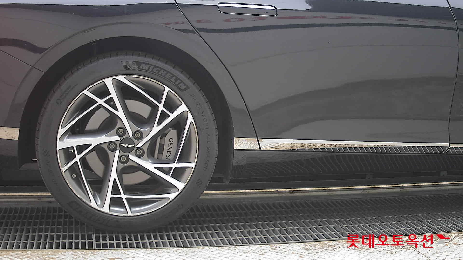 2023 - genesis g90