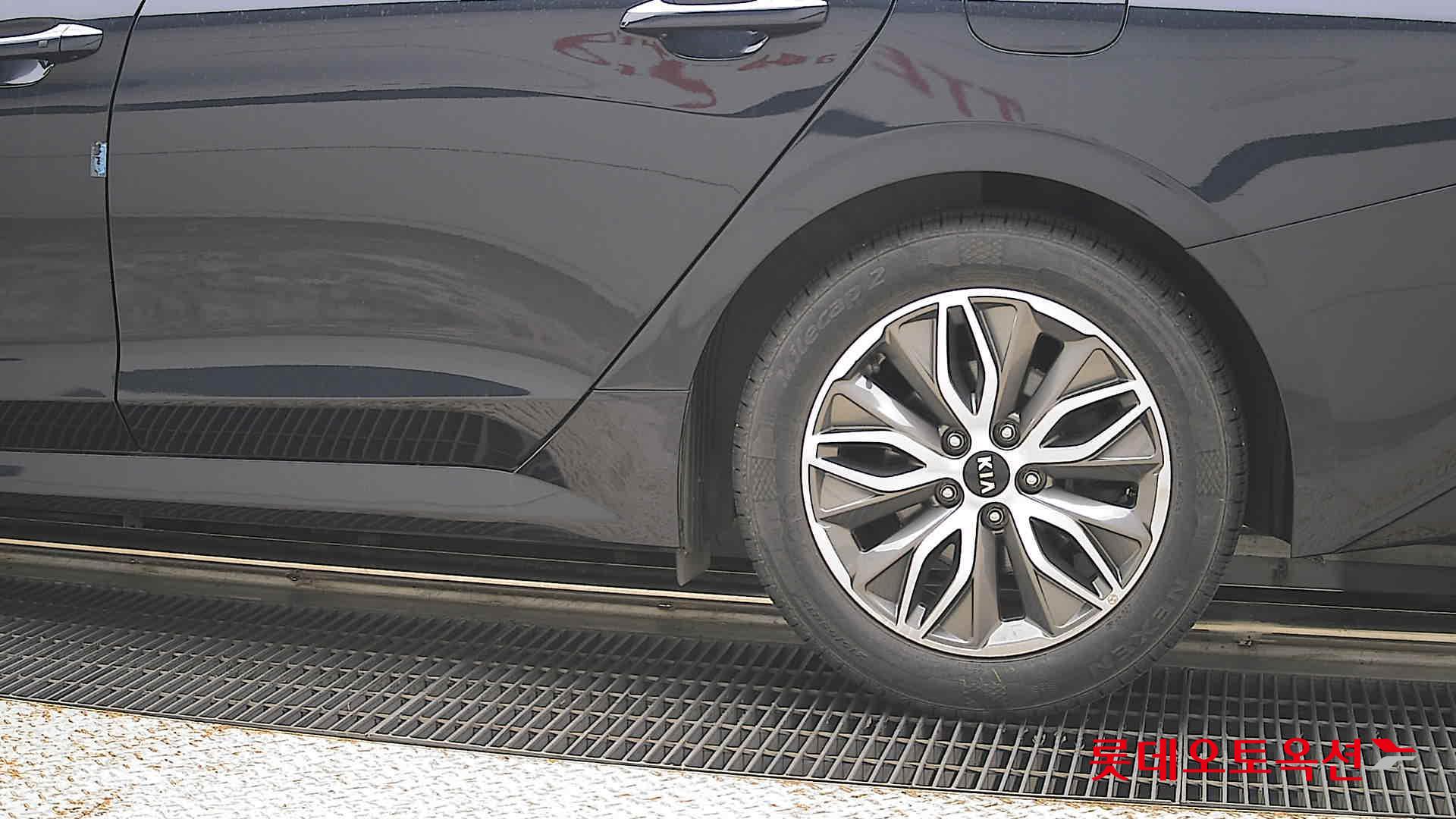 2021 - kia k5