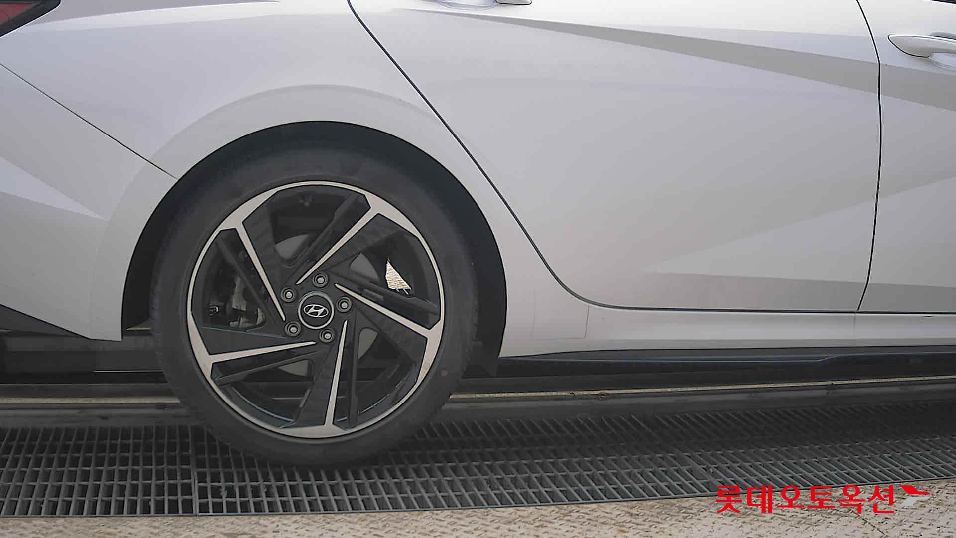 2021 - hyundai avante