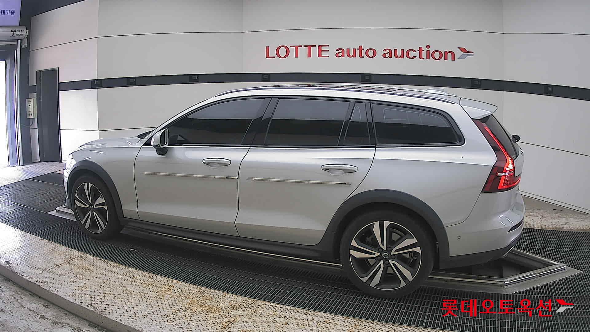 2020 - volvo v60