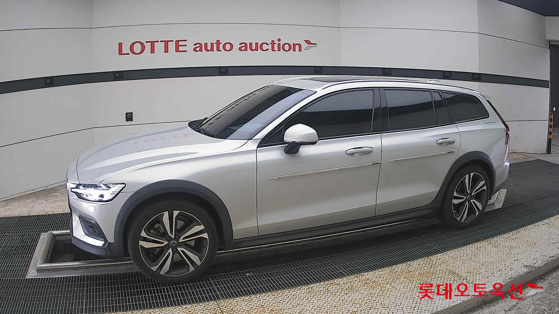 2020 - volvo v60
