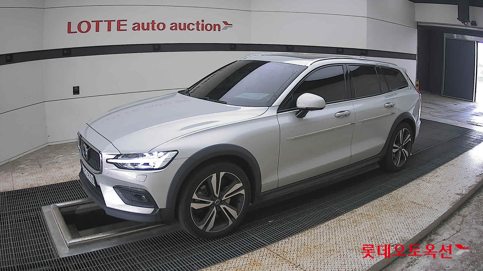 2020 - volvo v60