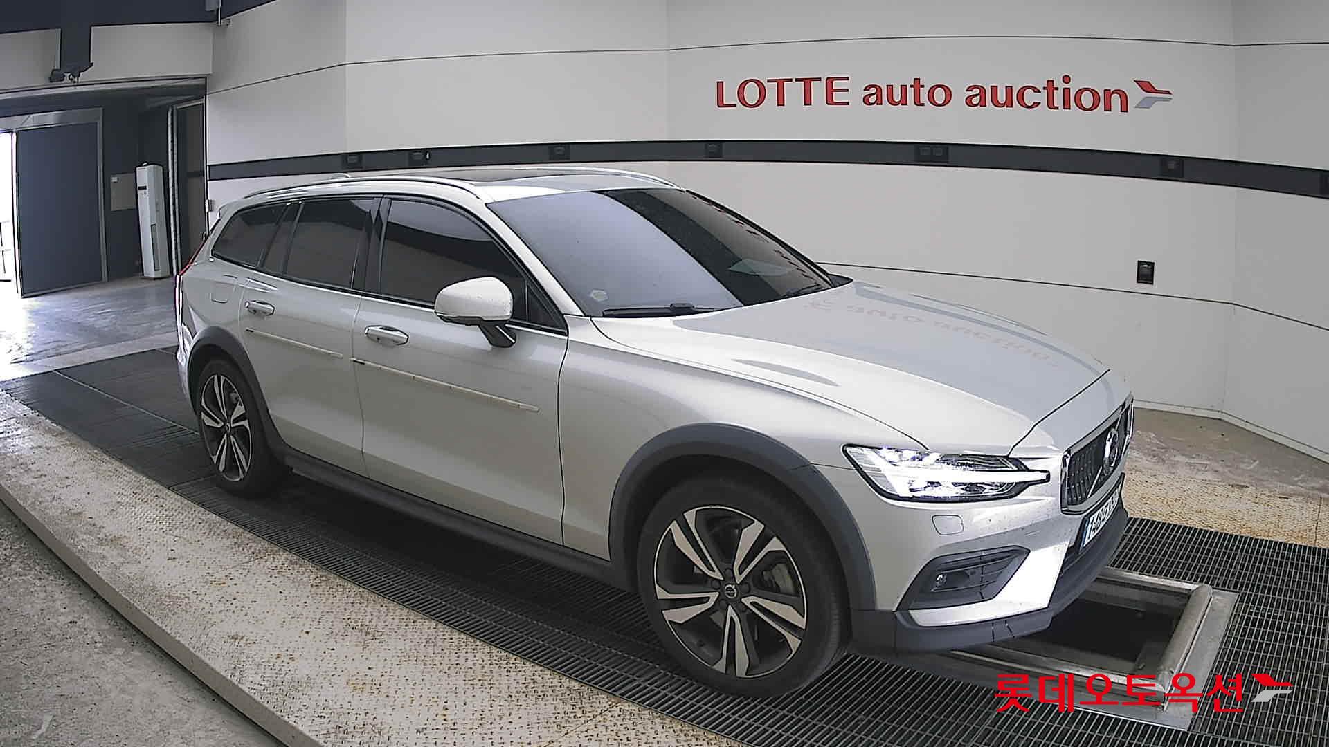 2020 - volvo v60