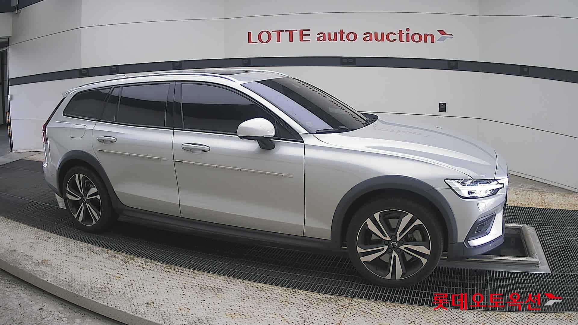 2020 - volvo v60