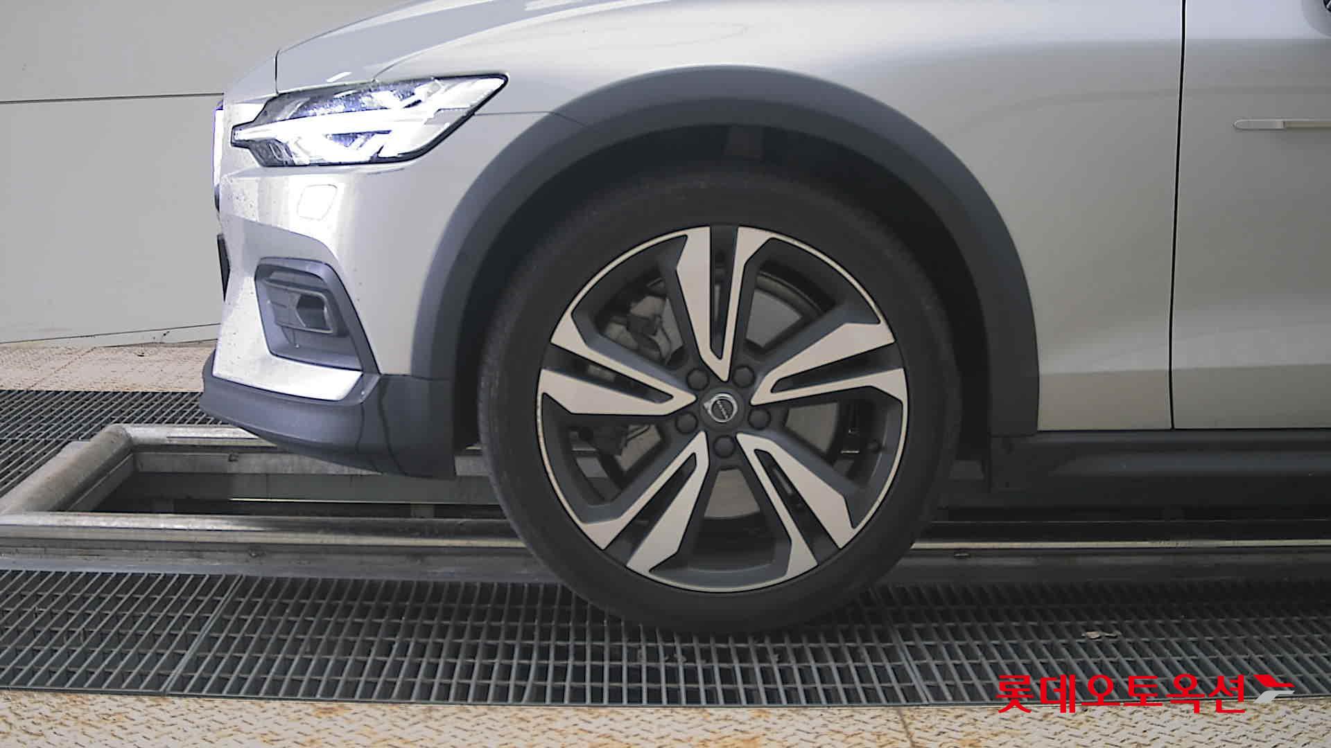 2020 - volvo v60