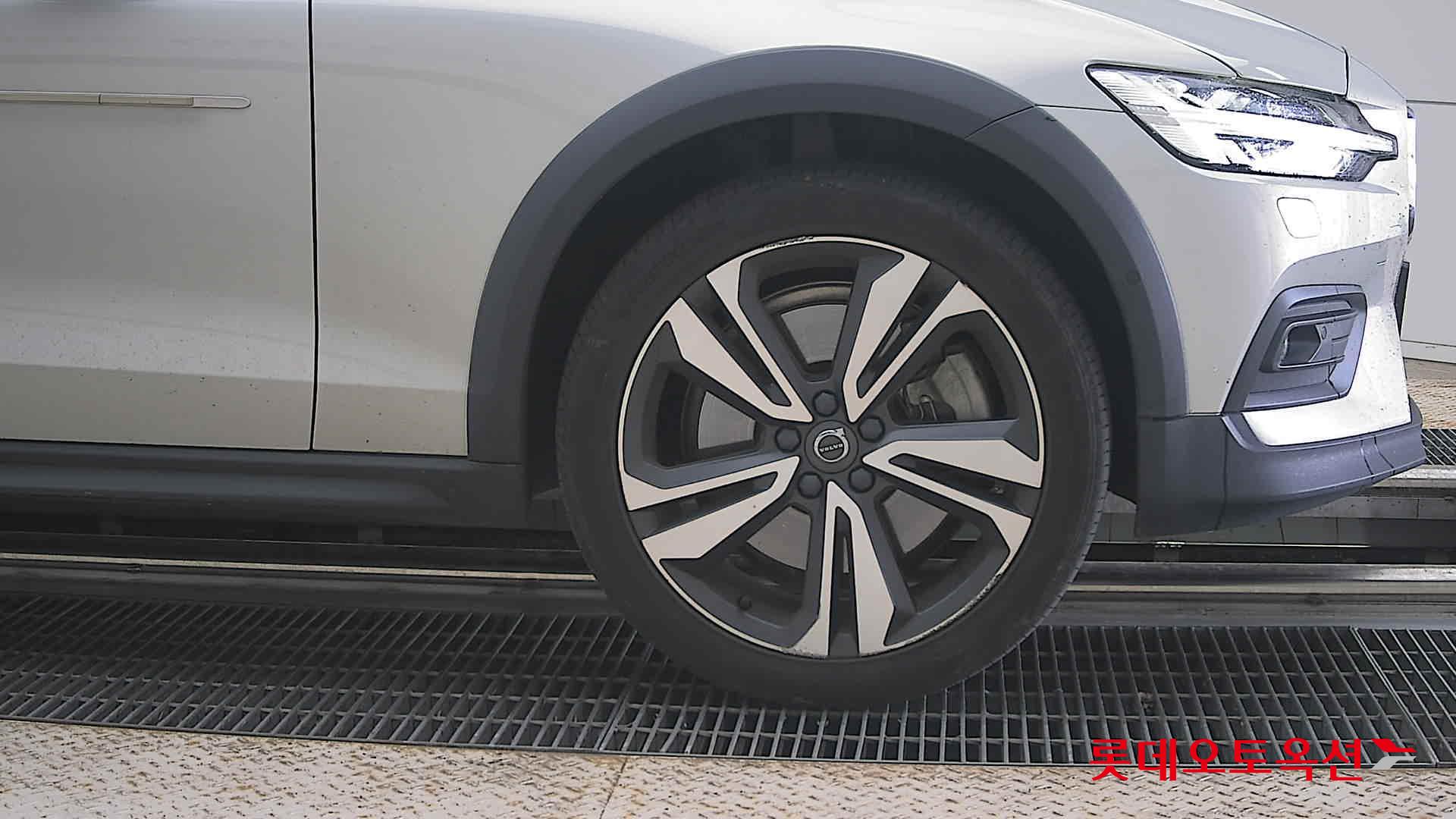2020 - volvo v60