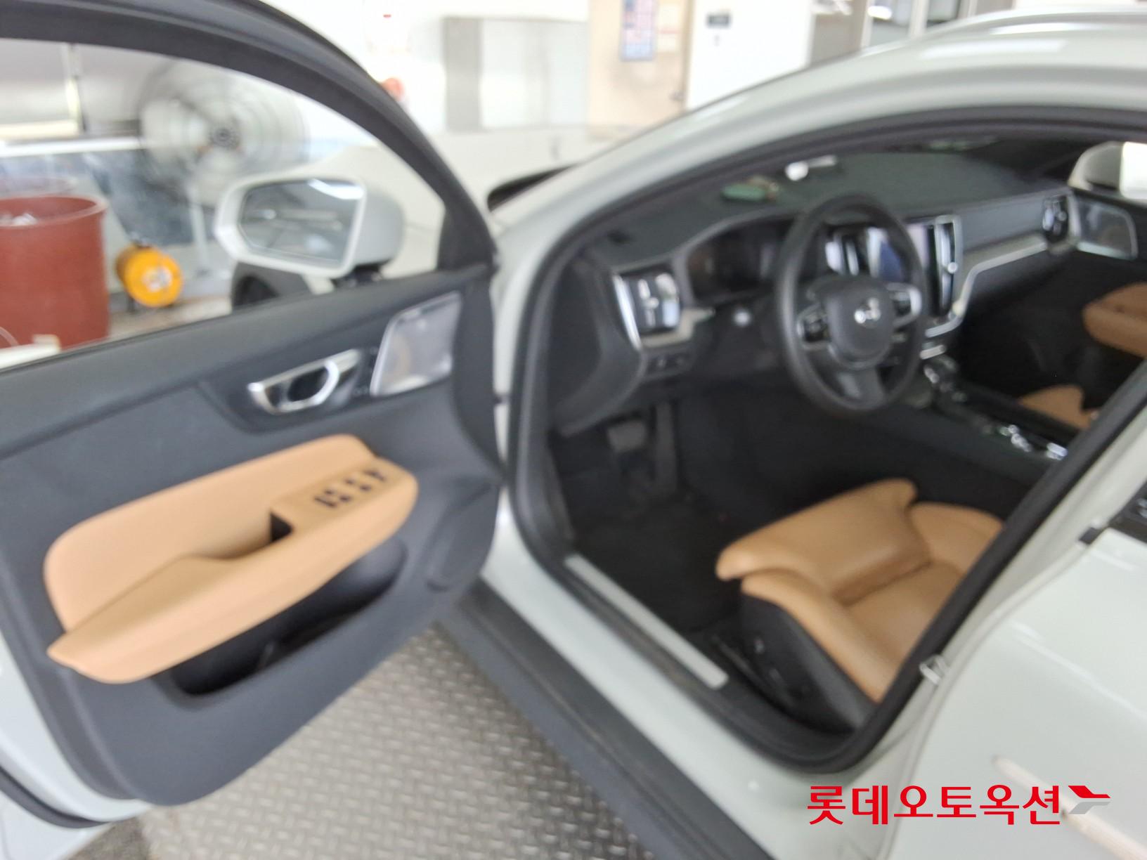 2020 - volvo v60