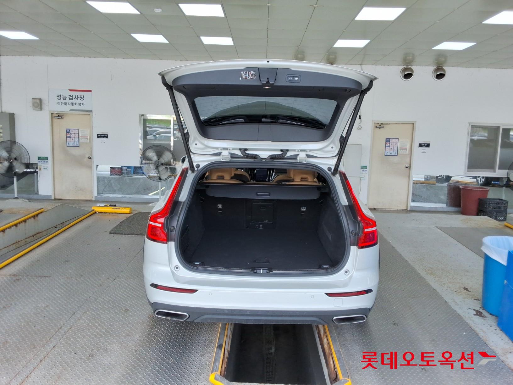2020 - volvo v60