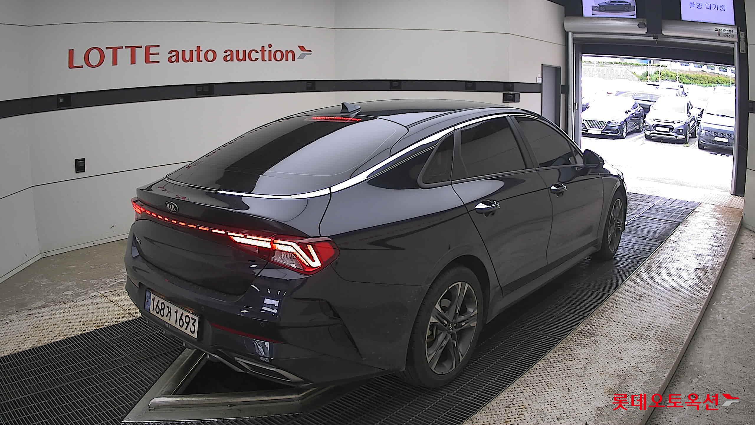2021 - kia k5