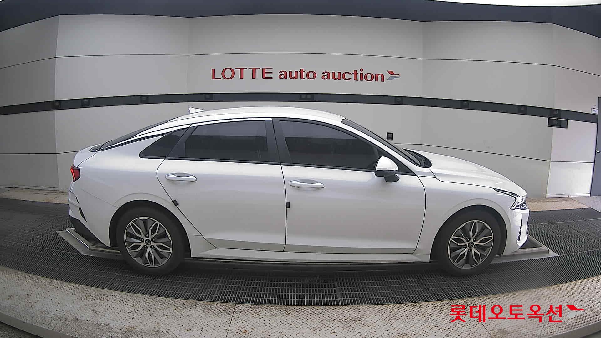 2022 - kia k5