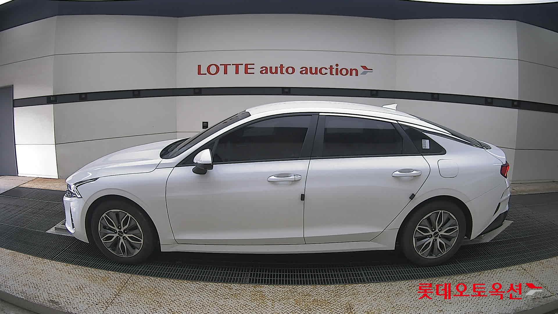 2022 - kia k5