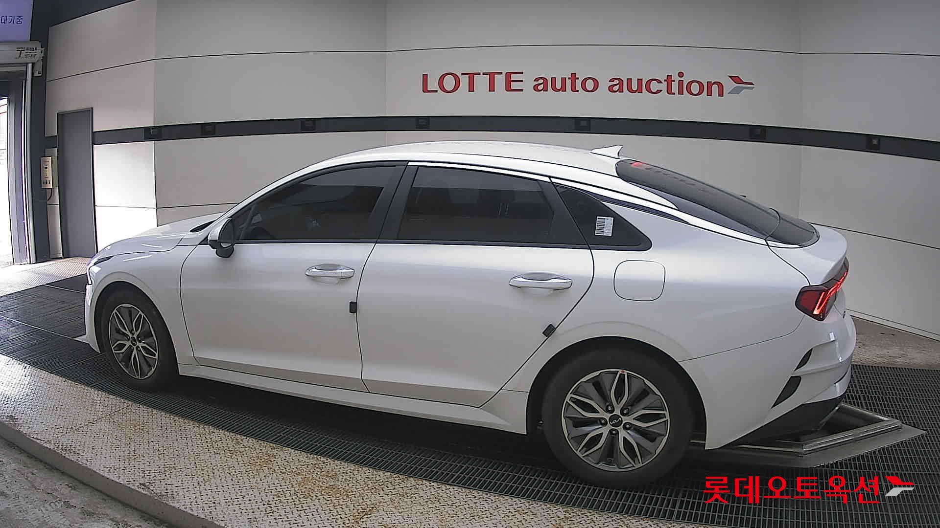 2022 - kia k5