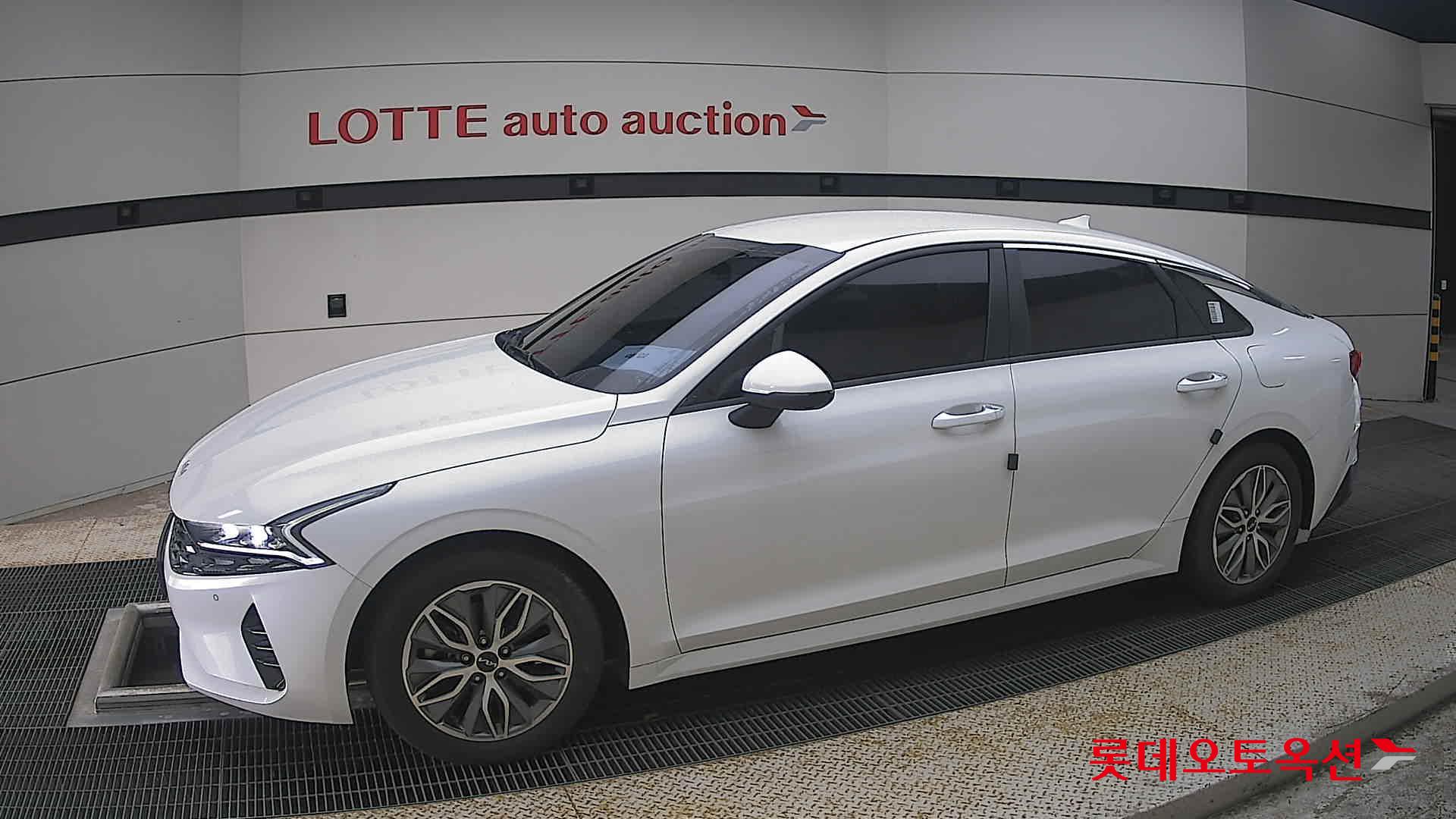 2022 - kia k5