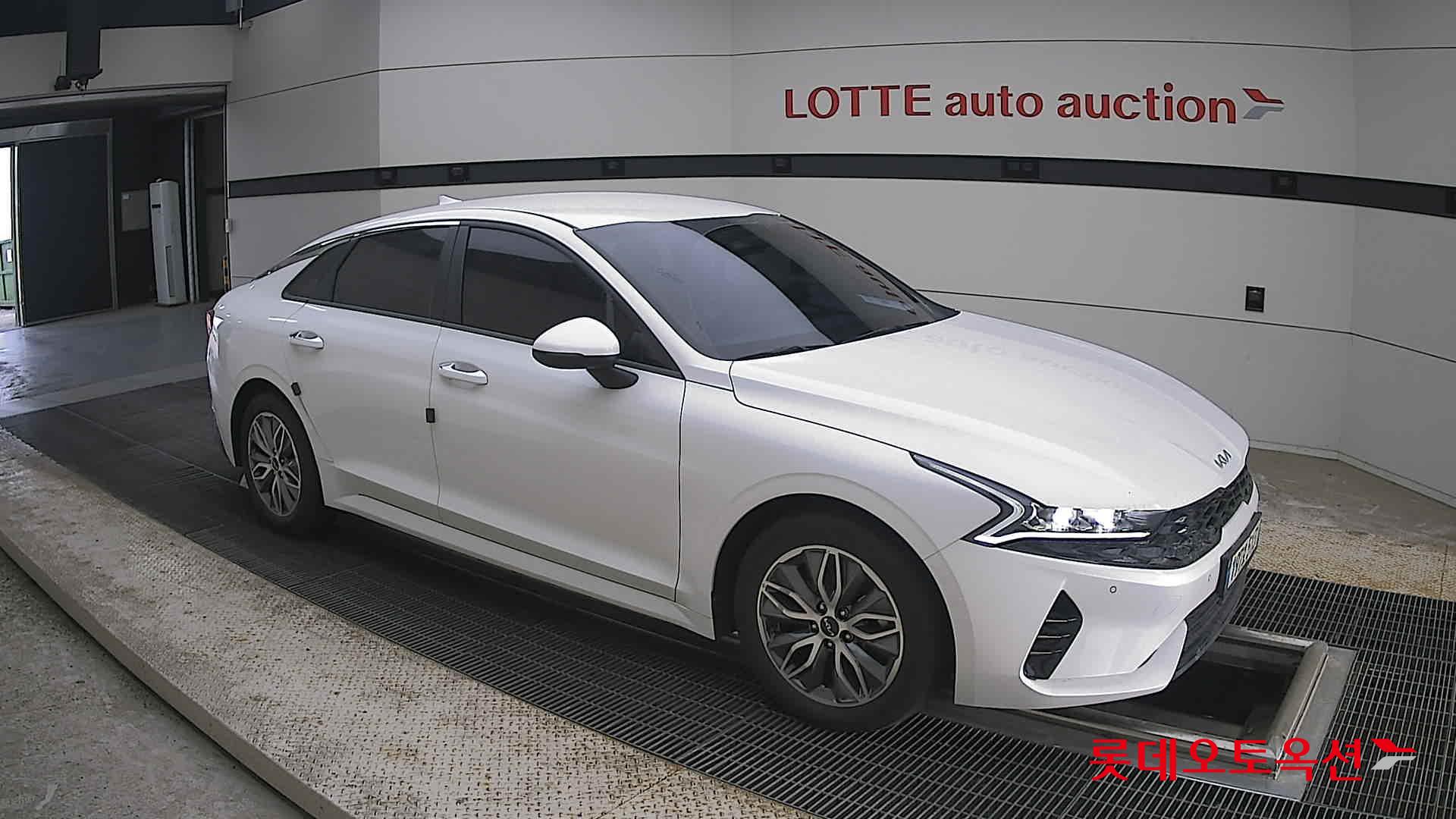 2022 - kia k5