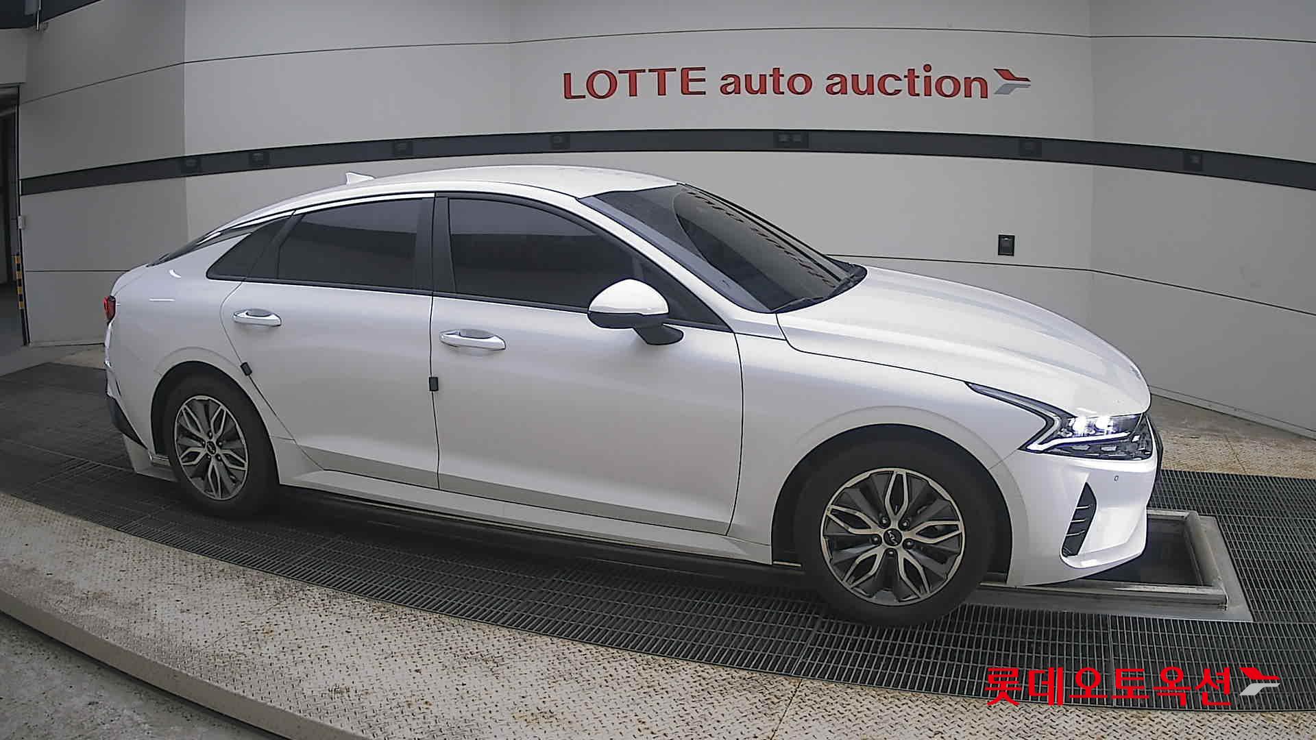 2022 - kia k5