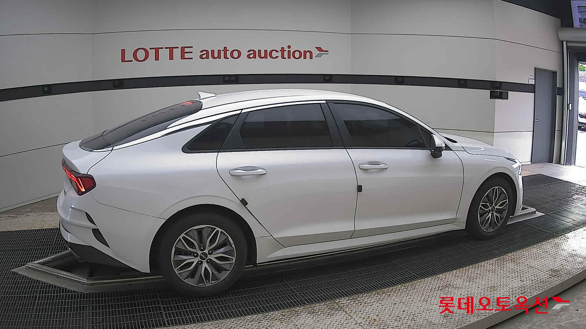 2022 - kia k5