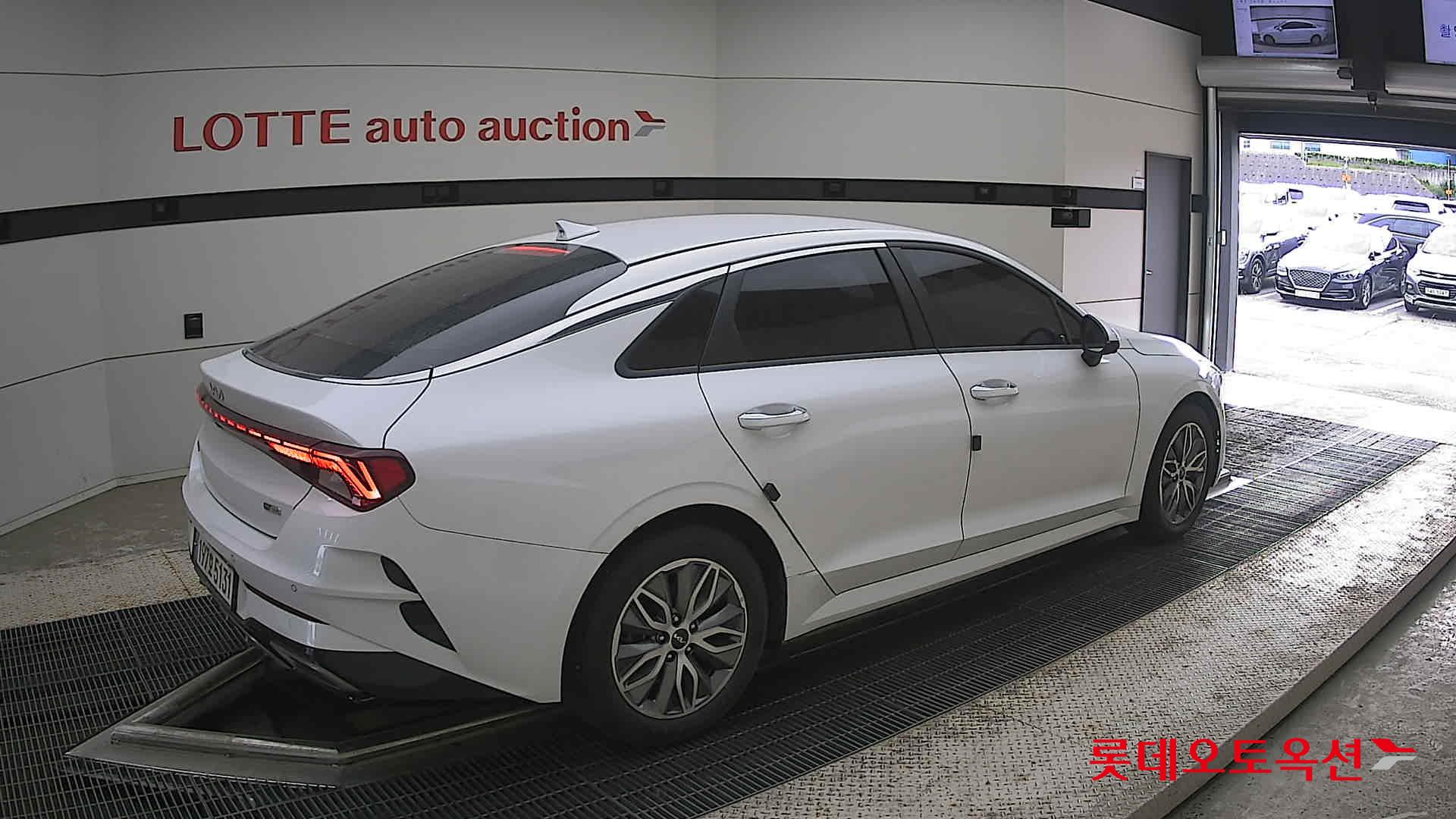 2022 - kia k5