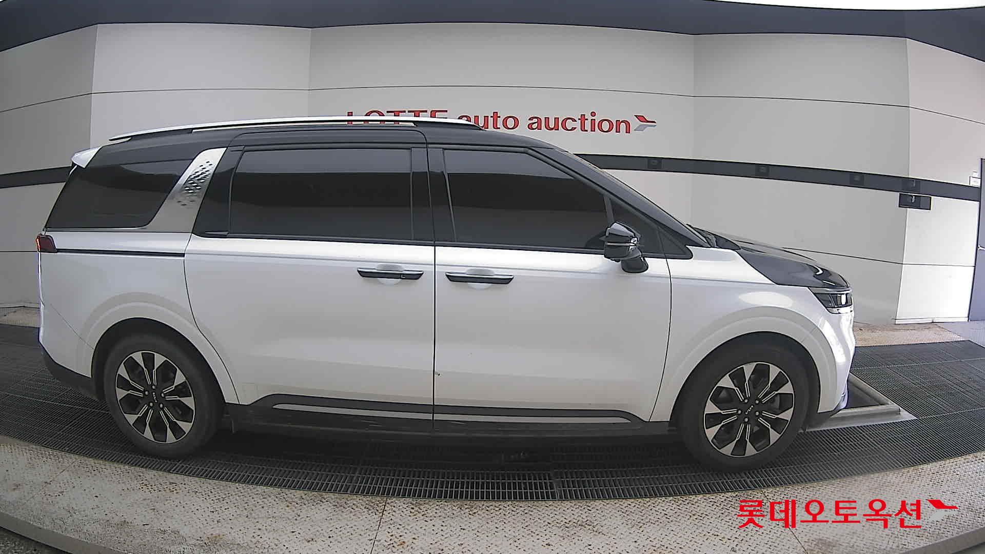 2023 - kia carnival