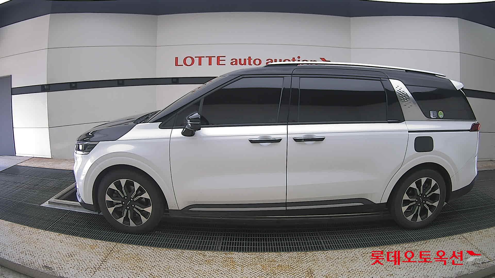 2023 - kia carnival