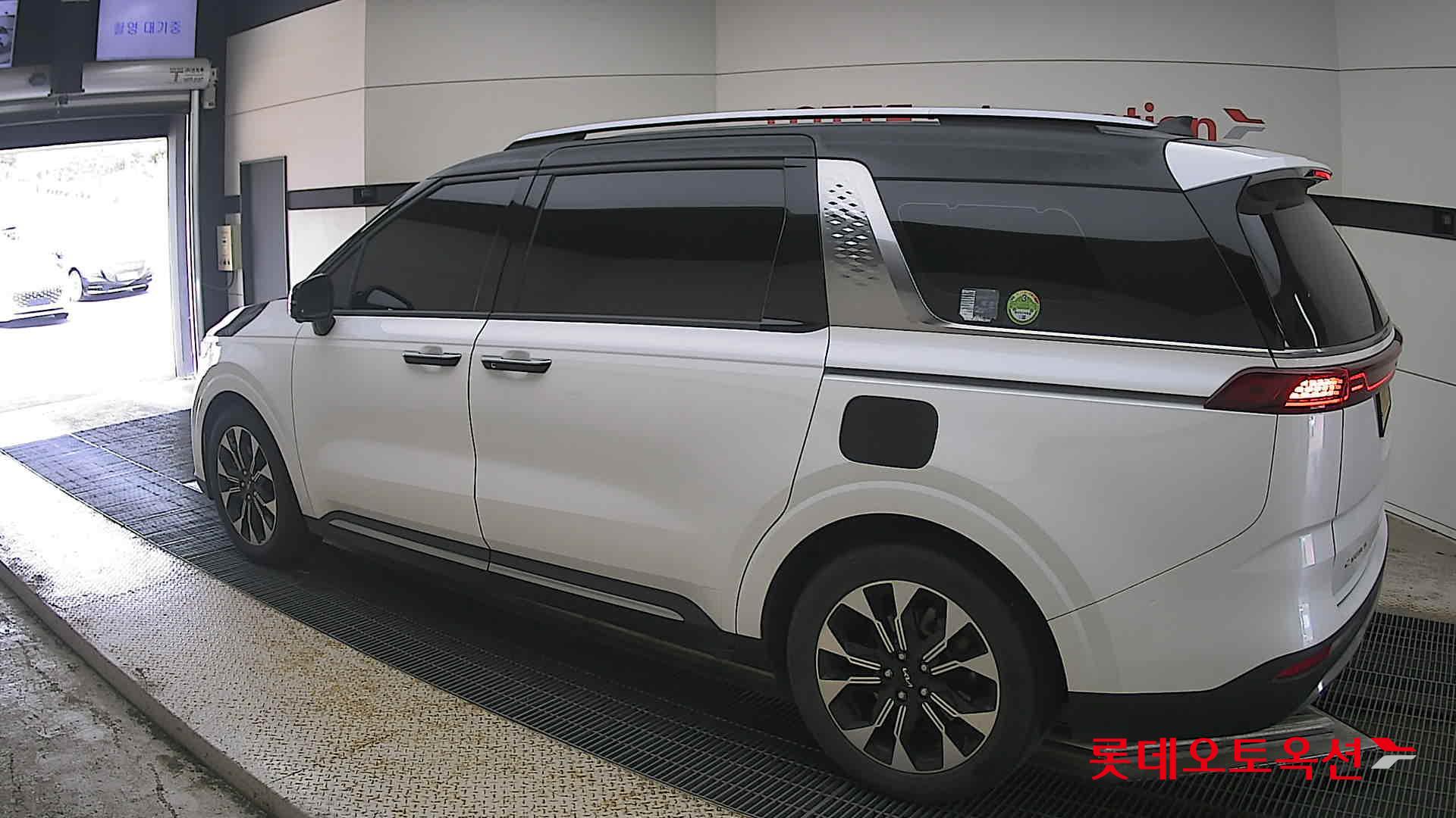 2023 - kia carnival