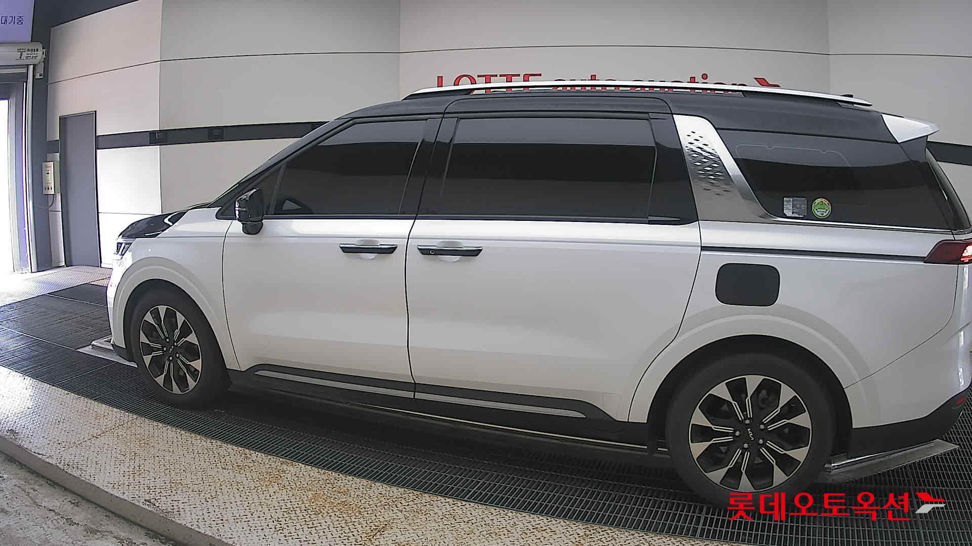 2023 - kia carnival