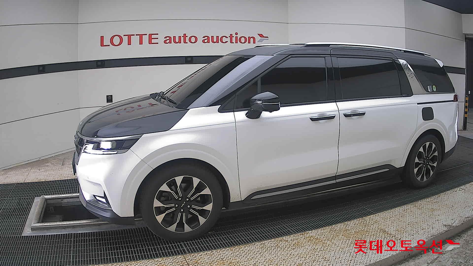2023 - kia carnival