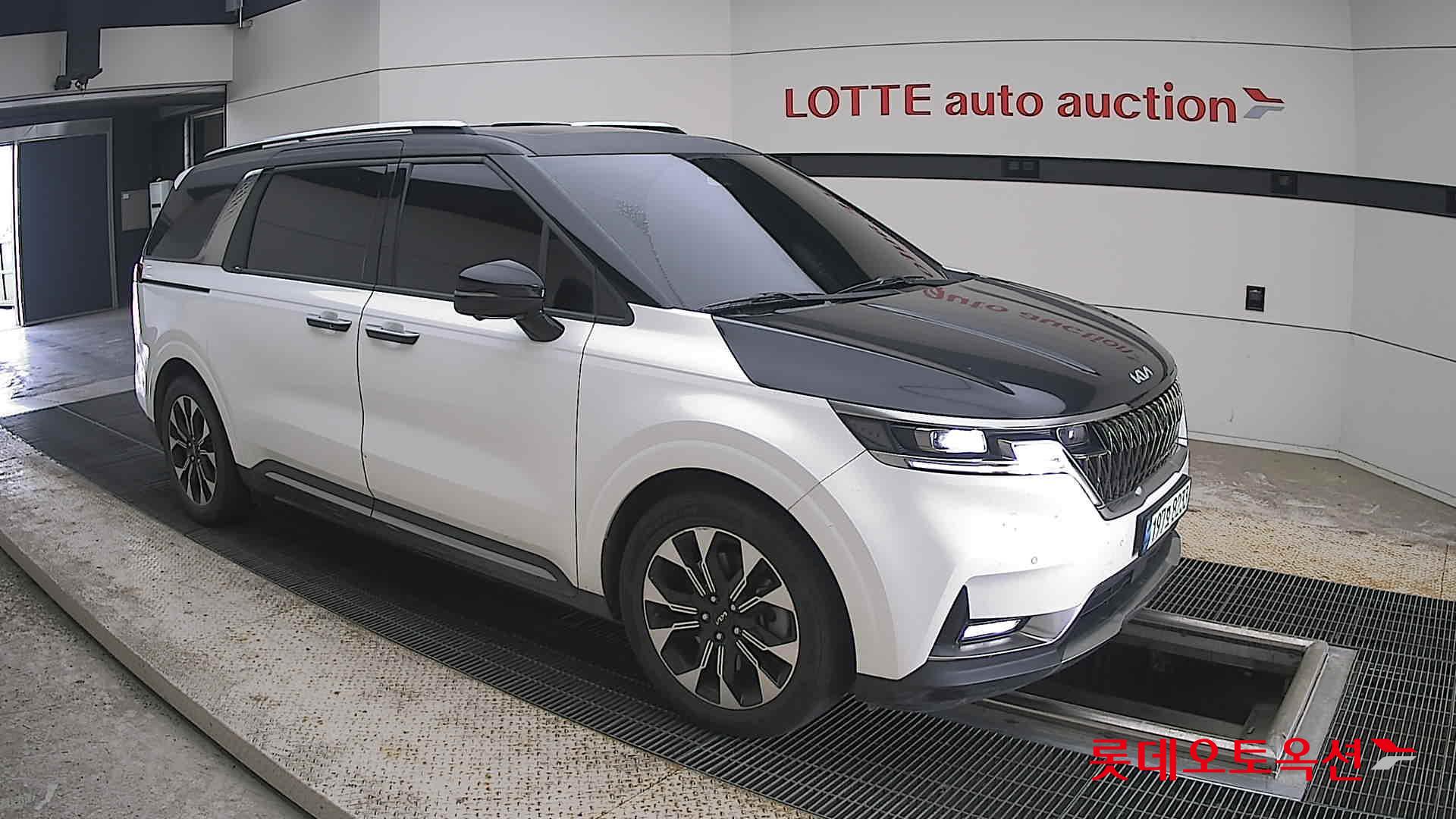 2023 - kia carnival